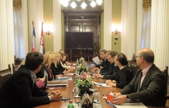 5. novembar 2013. Članovi Odbora za evropske integracije u razgovoru sa delegacijom Odbora za evropske poslove Senata Francuske